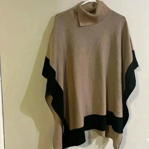 [O/S] Hugo  Boss LISANDRA VIRGIN WOOL PONCHO SWEATER IN CAMEL - Picture 4 of 9
